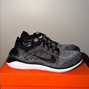 Nike Free Run Flyknit 2018 White Black 942839-101 Women’s Size 5